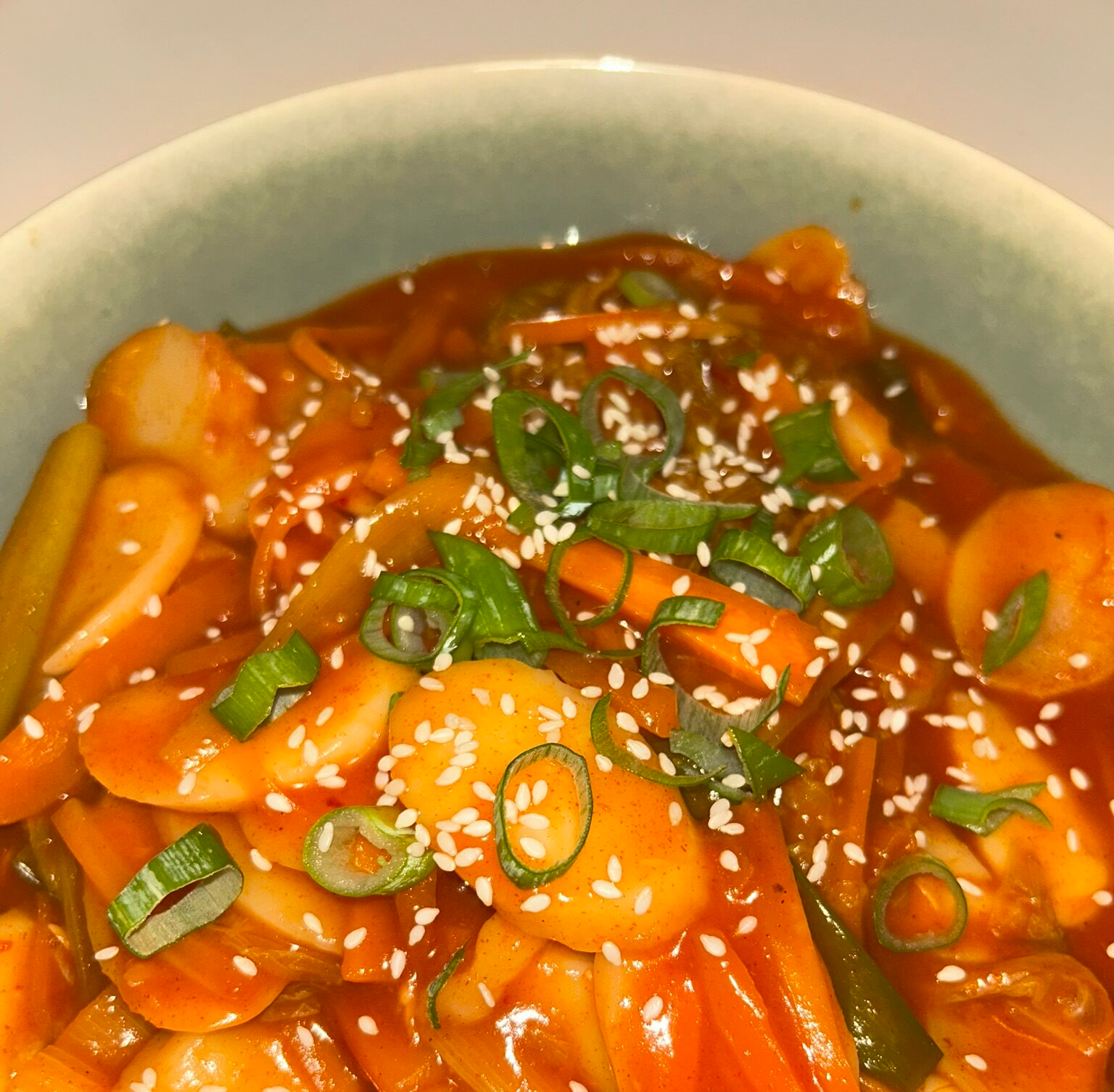 Mehr über den Artikel erfahren Tteokbokki: Spicy Rice Cakes