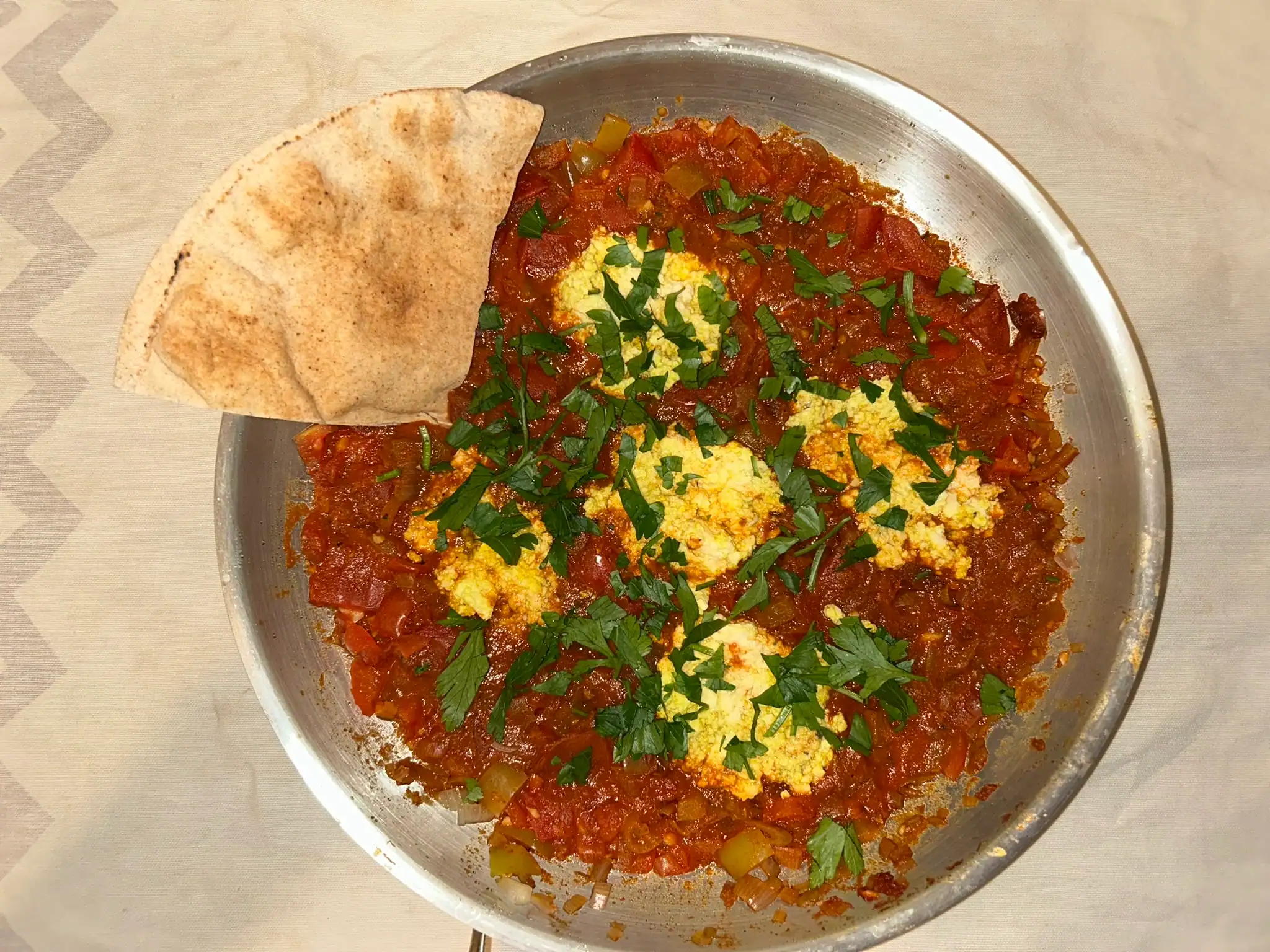Mehr über den Artikel erfahren Shakshuka: Savory Tomato-“Egg” Breakfast