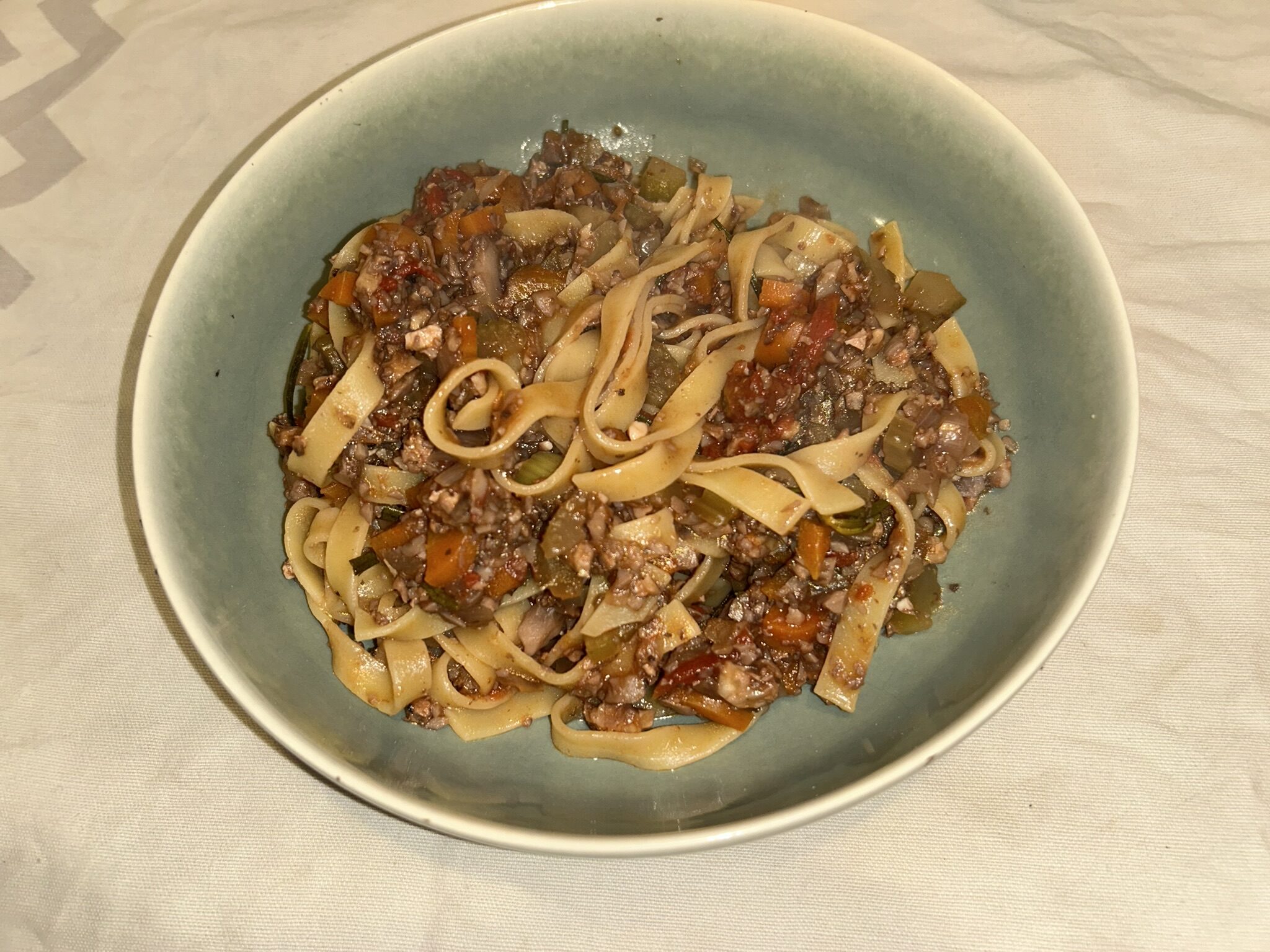 Mehr über den Artikel erfahren Mushroom-Walnut Ragù (Bolognese)